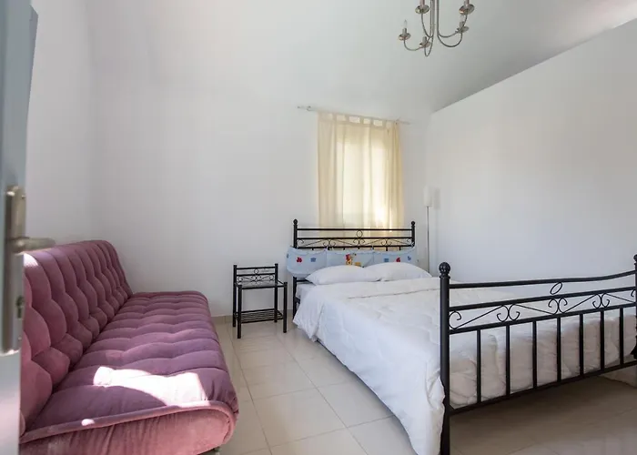 Vila Pool By The Monolithos